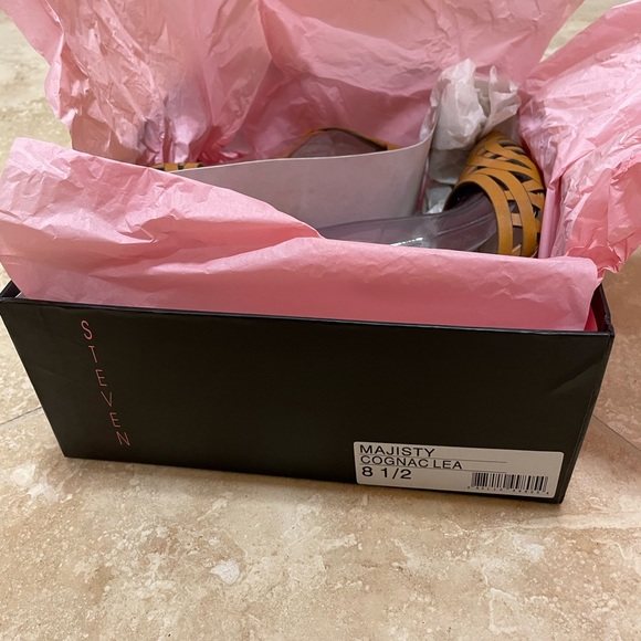 NEW Steve Madden Cognac/Tan Ankle Strap Pumps Heels. Size 8 1/2 M. - Picture 7 of 8